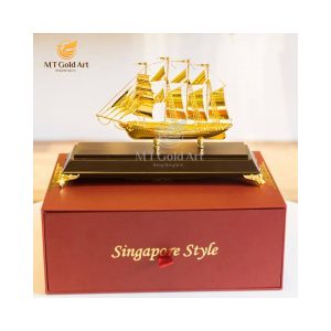 mô hình thuyền buồm mạ vàng mẫu 03