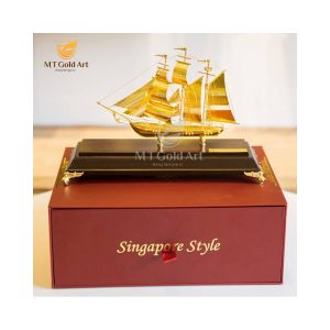 mô hình thuyền buồm mạ vàng mẫu 07