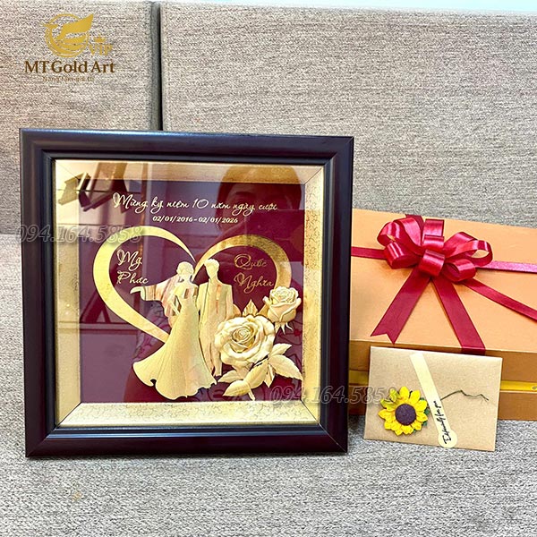 quà kỷ niệm 10 năm ngày cưới Mỹ Phúc- Quốc Nghĩa- tranh cô dâu chú rể dát vàng