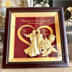 Quà kỷ niệm 10 năm ngày cưới Mỹ Phúc- Quốc Nghĩa- tranh cô dâu chú rể dát vàng