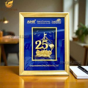 quà kỷ niệm 25 năm thành lập- tranh thuyền số dát vàng