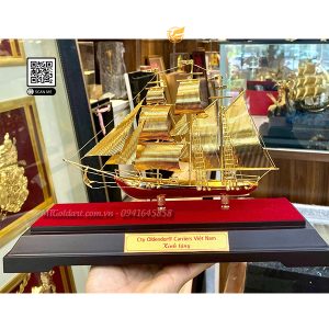quà tặng doanh nghiệp công ty Oldendorff-Carrier Việt Nam- mô hình thuyền mạ vàng