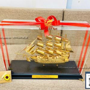 Mô hình thuyền buồm mạ vàng Mẫu 44 (Cỡ đại) qua tang doanh nhan mo hinh thuyen dat vang
