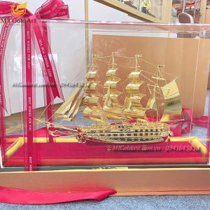 Thuyền buồm phong thủy mạ vàng - quà tặng doanh nghiệp cao cấp