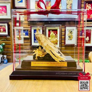 quà tặng kỷ niệm 20 năm ngày cưới- tượng đôi chim công dát vàng