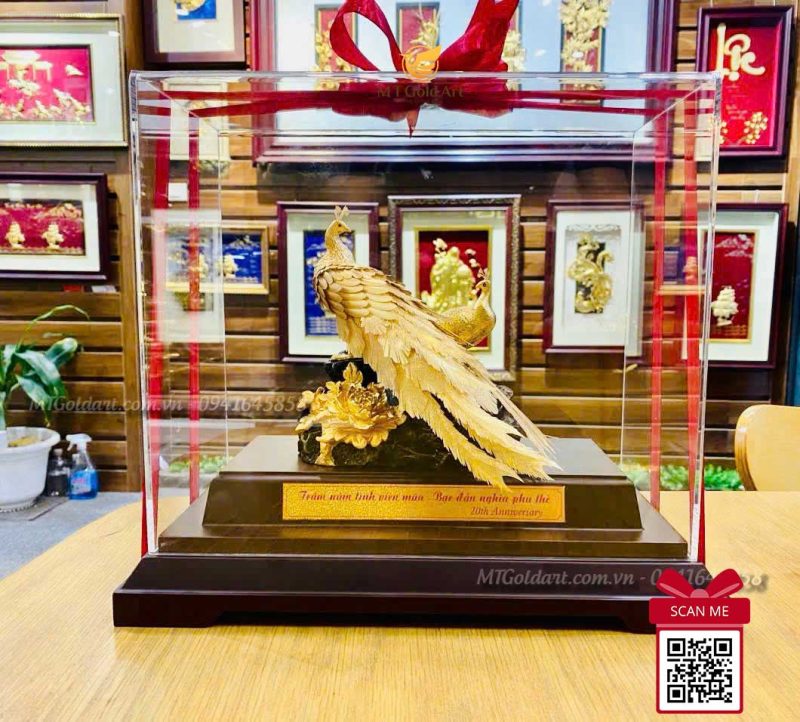 25+ Ý Tưởng Quà Tặng Kỷ Niệm Ngày Cưới Cao Cấp, Ý Nghĩa quà tặng kỷ niệm 20 năm ngày cưới- tượng đôi chim công dát vàng