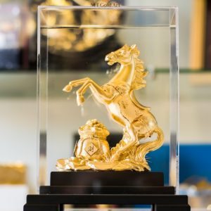 Tượng ngựa phong thủy dát vàng (14x17x22cm) tuong ngua 1