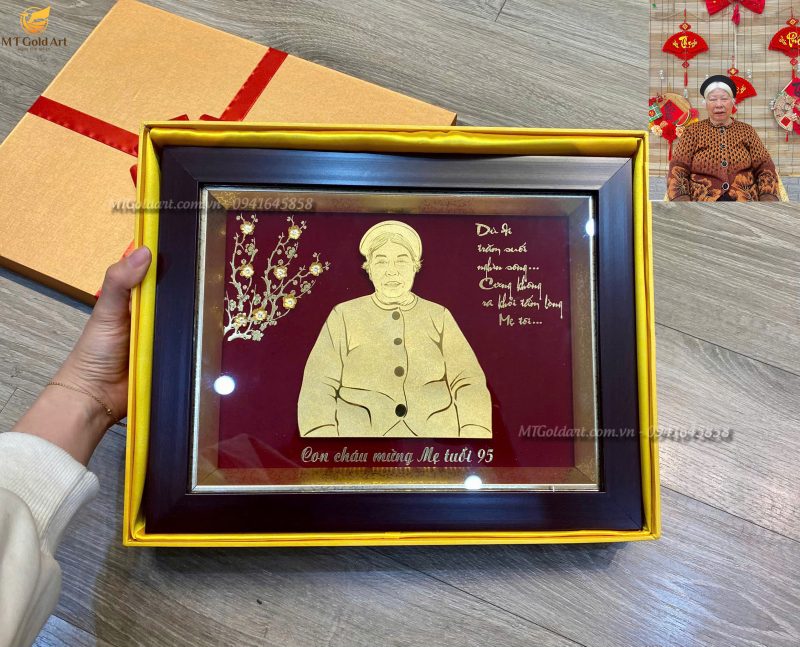 Bí Quyết Chọn Quà Chúc Thọ Ý Nghĩa : 11+ Đơn Hàng Vàng 24K Đã Được MT Gold Art Phục Vụ quà mừng thọ mẹ tuổi 95- tranh chân dung mẹ thiết kế theo yêu cầu