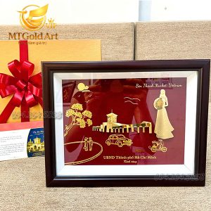 Quà tặng khách- UBND Thành Phố Hồ Chí Minh- tranh chợ bến thành dát vàng
