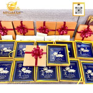 Quà tặng đối tác dát vàng Mt Gold Art HVC - tranh hoa sen dát vàng