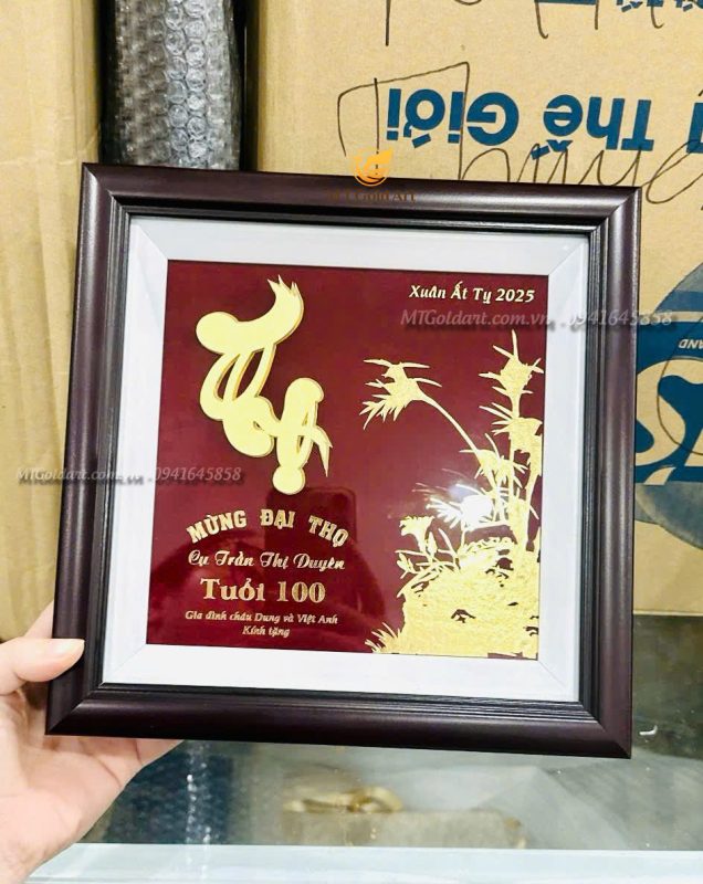 quà tặng mừng đại thọ 100 tuổi- tranh chữ thọ dát vàng