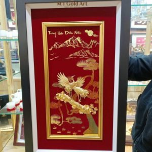Tranh tùng hạc diên niên dát vàng 24k (40×65cm) qua tang mung tho y nghia 3