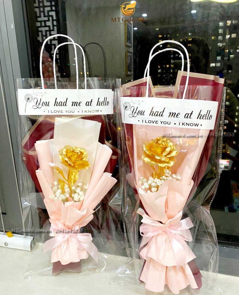 Quà tặng 8.3, 20.10 cao cấp ý nghĩa- bó hoa hồng dát vàng