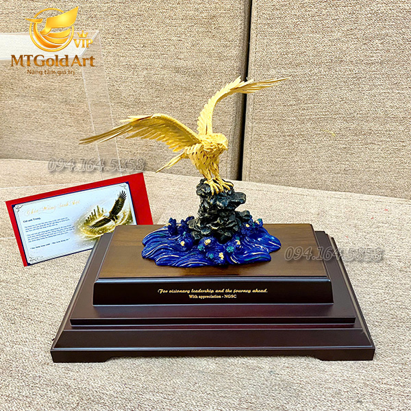Quà tặng sinh nhật sếp-NGSC- tượng đại bàng tung cánh dát vàng