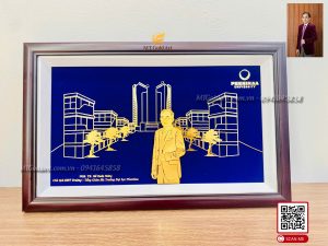 quà tết tặng đối tác - Tổng giám đốc trường đại học Phenika- PGS.TS- Hồ Xuân Năng-tranh chân dung thiêt kế theo yều cầu