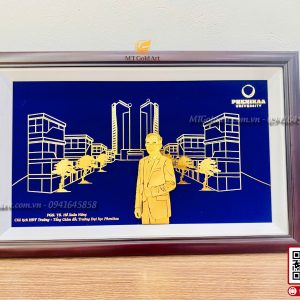 qua tang sinh nhat sep Tong giam doc truong dai hoc Phenika Ho Xuan Nang1