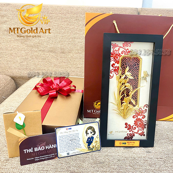 Quà tặng sinh nhật sếp nữ Mbbank Độc Lập- tranh hoa lan dát vàng mtgoldart