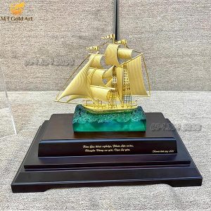 quà tặng tân gia khách hàng vip- thuyền buồm phong thủy dát vàng
