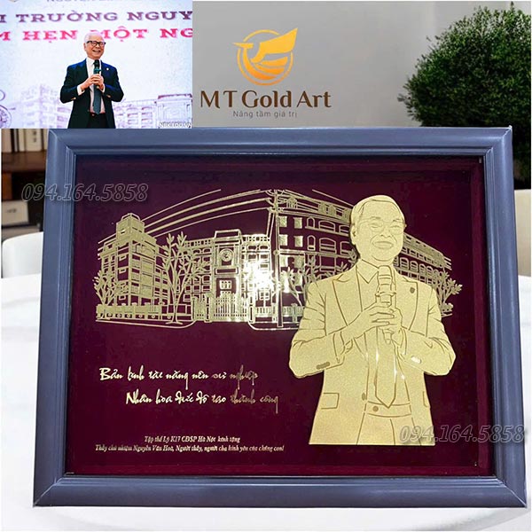 quà 20.11 tặng thầy chủ nhiệm Nguyễn Văn Hòa- Tranh chân dung thầy dát vàng