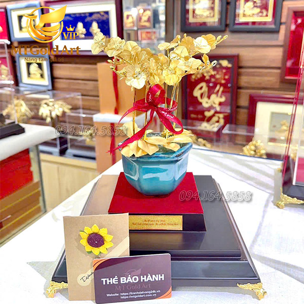 Quà tết sếp nữ- xuân binh ngọ- chậu hoa lan dát vàng Quà tết sếp nữ- xuân binh ngọ- chậu hoa lan dát vàng