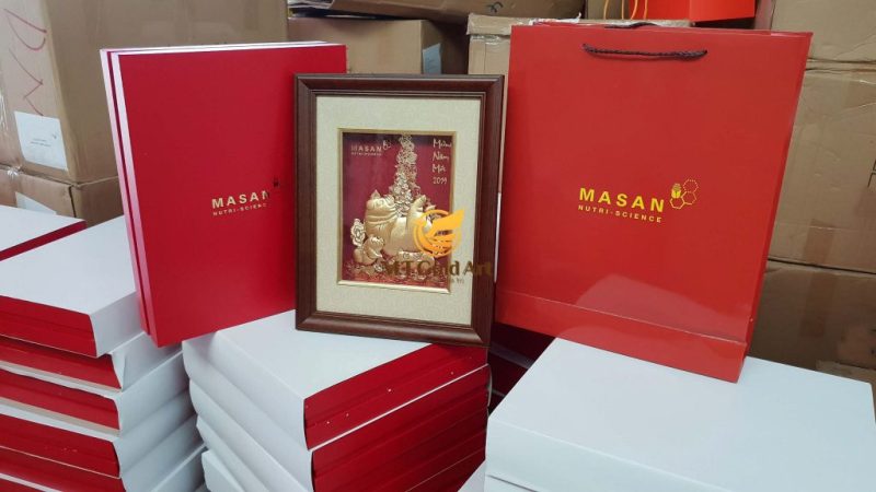 2000 tranh heo làm quà Tết Kỷ Hợi tri ân 2000 đại lý của Công ty Masan Nutrient Science tranh heo vang tai loc masan 4 1024x576 1