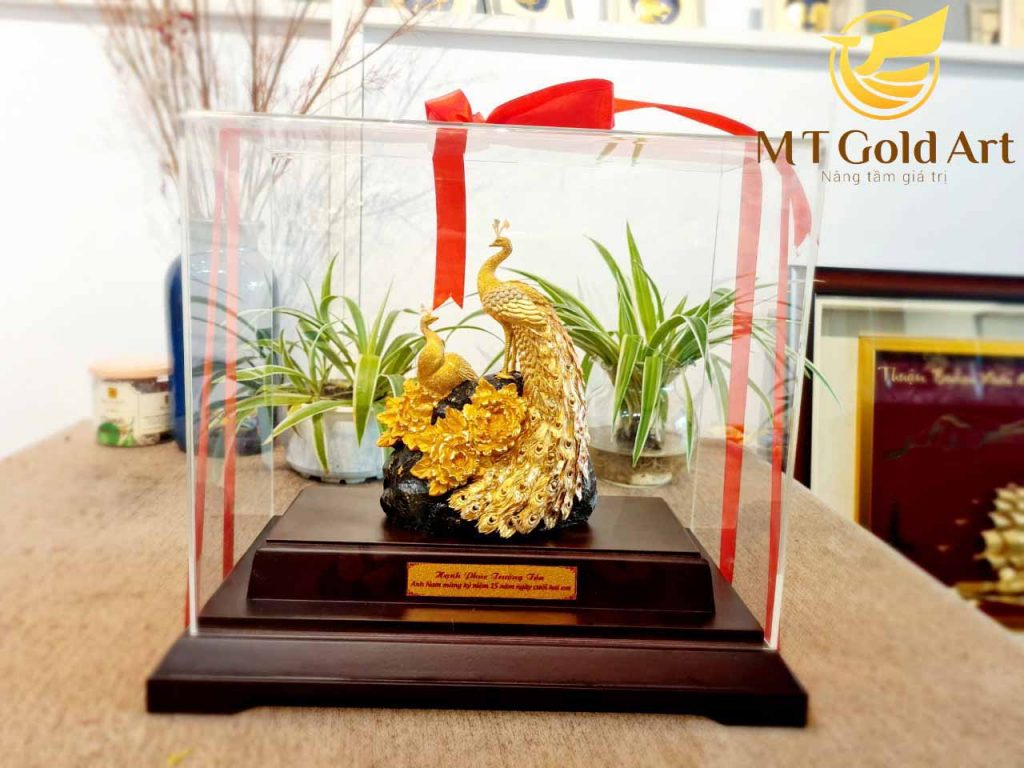 Tượng chim công và hoa mẫu đơn dát vàng (17x29x34cm) - Mẫu 6 Quà tặng kỷ niệm 15 năm ngày cưới ý nghĩa