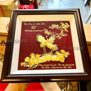 Tranh Tùng Hạc Diên Niên Dát Vàng mẫu 01 (24x24cm) qua ky niem 20 nam ngay cuoi cau mo tranh tung hac dien nien dat vang