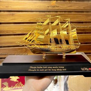 Mô hình thuyền buồm mạ vàng Mẫu 03 (Cỡ trung) qua tang chong y nghia thuyen thuan buom xuoi gio
