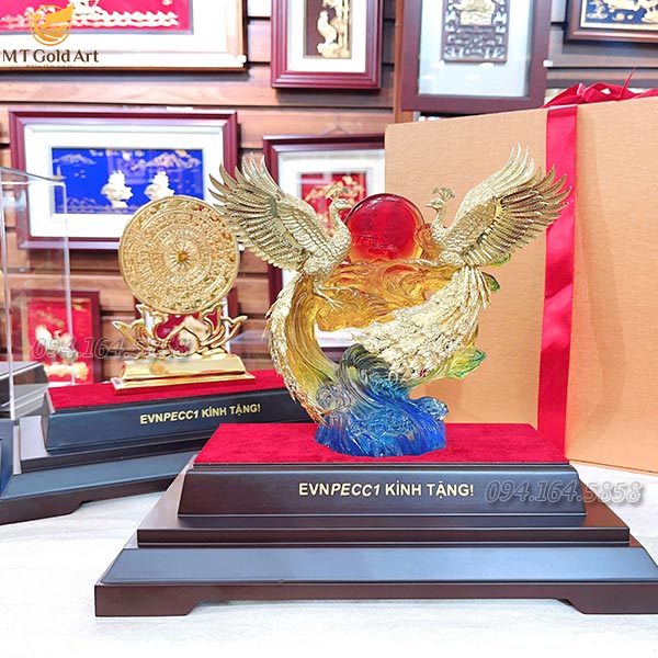 Quà Tặng Kỷ Niệm Ngày Cưới : 25+ Xu Hướng Quà tặng Cao Cấp, Ý Nghĩa quà tặng kỷ niệm ngày cưới ý nhĩa- tượng đôi phượng hoàng dát vàng