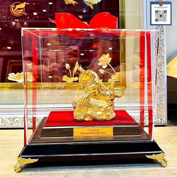 quà tặng lãnh đạo cấp cao- đồng chí Đinh Chí Công- tượng trâu dát vàng quà tặng lãnh đạo cấp cao- đồng chí Đinh Chí Công- tượng trâu dát vàng