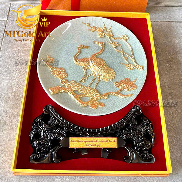 Quà tặng mừng 20 năm ngày cưới anh Tuấn- Chi Mai Thi- đĩa tùng hạc diên niên dát vàng