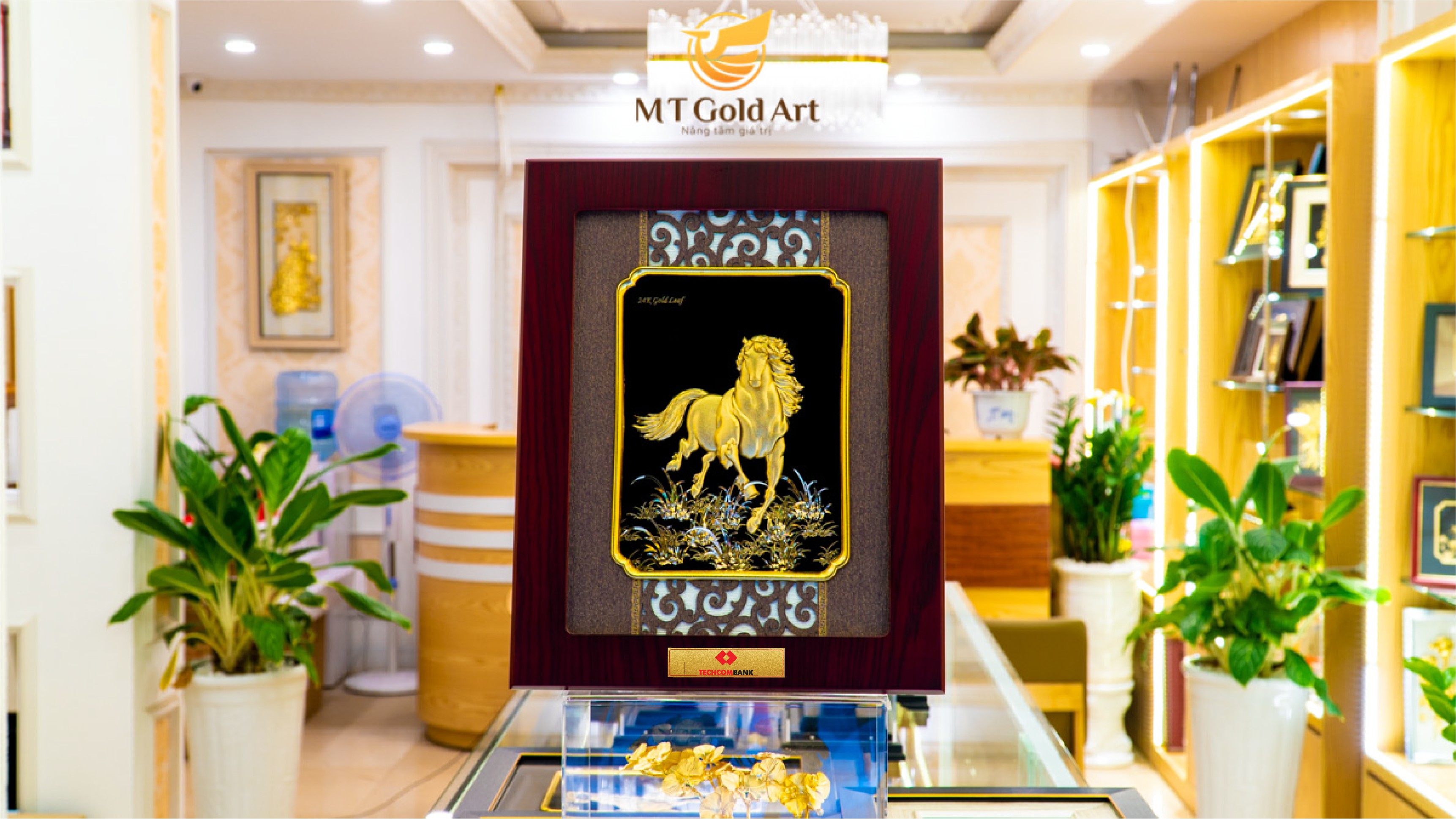 Quà tặng kỷ niệm thành lập công ty: Mách nhỏ 37+ món quà ý nghĩa tặng khách hàng, đối tác, sếp tranh ngua ma dao thanh cong techcombank 1