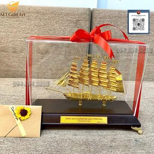 Mô hình thuyền buồm mạ vàng Mẫu 06 (Cỡ trung) qua tang ky niem 20 nam thanh lap cong ty ha phan mo hinh thuyen ma vang2