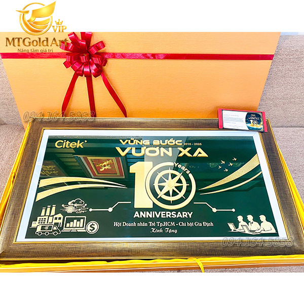 quà kỷ niệm 10 năm thành lập Citek'- tranh thiết kế dát vàng mtgoldart