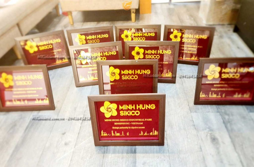 quà tặng đối tác nước ngoài công ty minh hưng sikico- tranh thiết kế theo yêu cầu