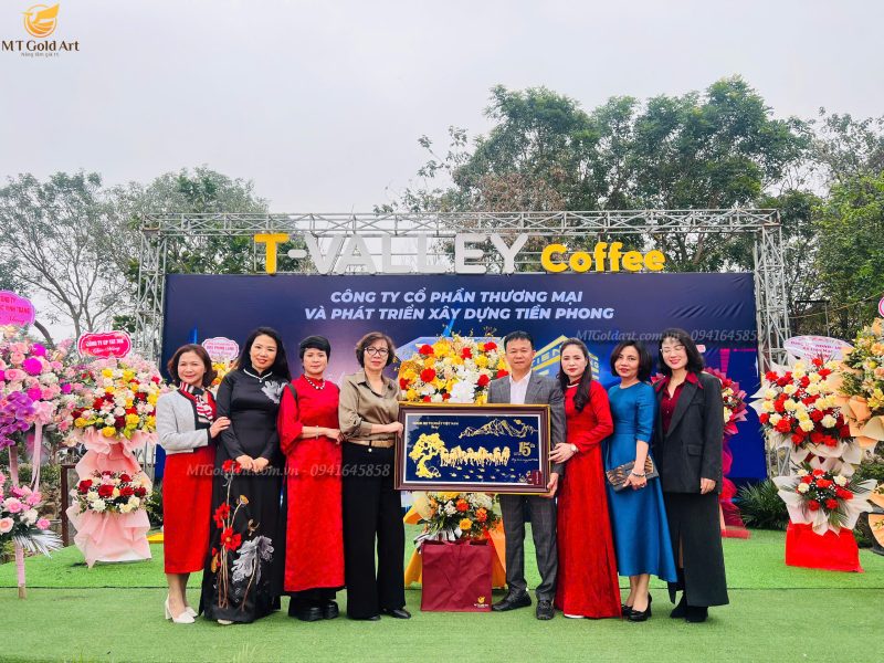 Quà Tặng Kỷ Niệm 15 Năm Thành Lập Công Ty Tiên Phong- Tranh Mã Đáo Thành Công quà tặng kỷ niệm 15 năm thành lập công ty Tiền Phong- tranh mã đáo thành công