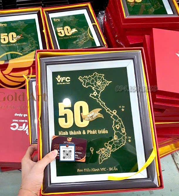 quà tặng sinh nhật 50 năm VFC- tranh 50 năm thiết kế theo yêu cầu