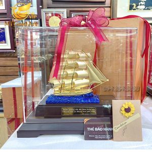 Quà tặng khai trương- thuyền thuận buồm xuôi gió dát vàng
