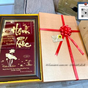 qua tang ky niem 20 nam ngay cuoi hoang hung thao trang tranh chu hanh phuc dat vang1