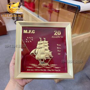 Tranh thuyền buồm phong thủy dát vàng (20x20cm) qua tang sep nhan dip ky niem 20 nam thanh lap cong ty tranh thuyen buom dat vang