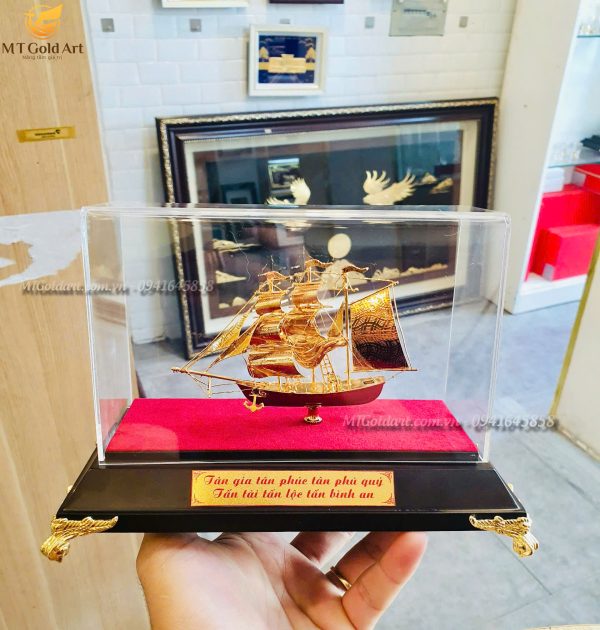quà tặng tân gia ý nghĩa- mô hình thuyền dát vàng