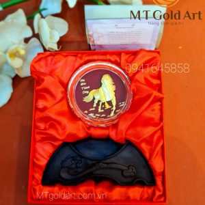 chan giay ngua ma dao qua tang khach hang y nghia