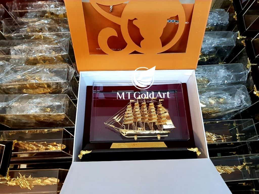 Quà tặng kỷ niệm thành lập công ty: Mách nhỏ 37+ món quà ý nghĩa tặng khách hàng, đối tác, sếp qua ky niem thanh lap cong ty vietel post 1024x768 1