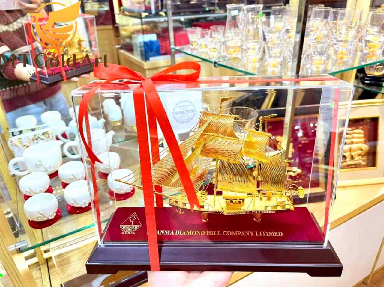 Quà tặng kỷ niệm thành lập công ty: Mách nhỏ 37+ món quà ý nghĩa tặng khách hàng, đối tác, sếp qua ky niem thanh lap cong ty mo hinh thuyen 10
