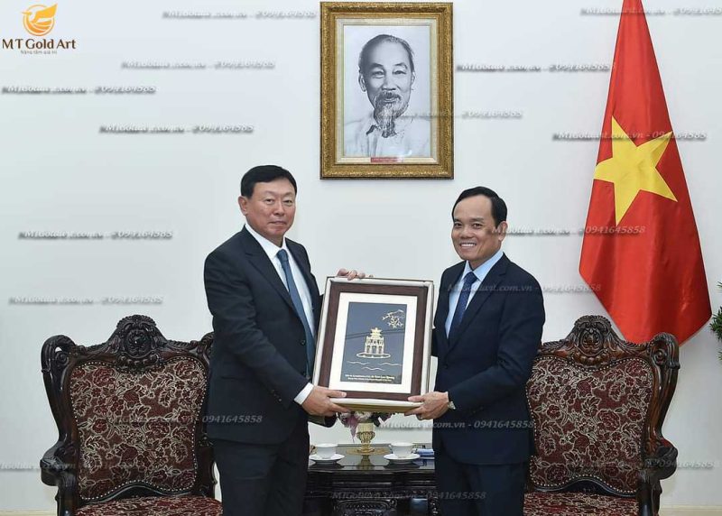 Tranh Tháp Rùa Hồ Gươm- Quà tặng hủ tịch Tập đoàn Lotte Shin Dongbin