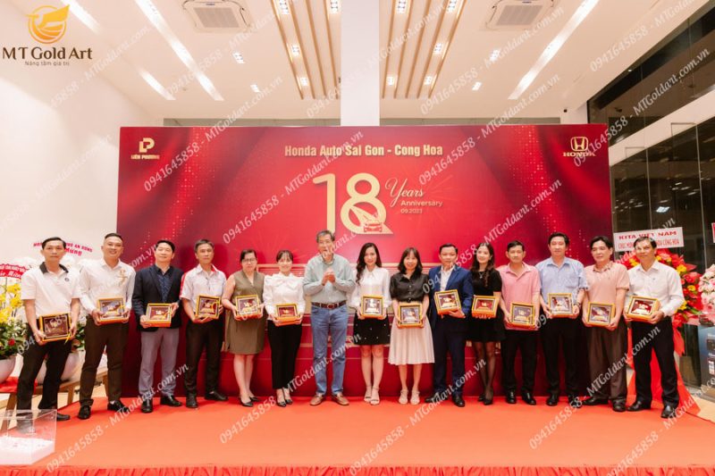 15 Tranh Thiết Kế Theo Yêu Cầu- Quà Tặng Kỷ Niệm 18 Năm Thành Lập Honda Ôtô Auto Sài Gòn- Cộng Hòa Tranh thiết kế theo yêu cầu- Quà tặng kỷ niệm 18 năm thành lập Honda Ôtô Auto Sài Gòn- Cộng Hòa