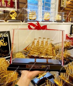 mô hình thuyền- Quà tết khách hàng công ty TNHH MTV Habeco Miền Trung