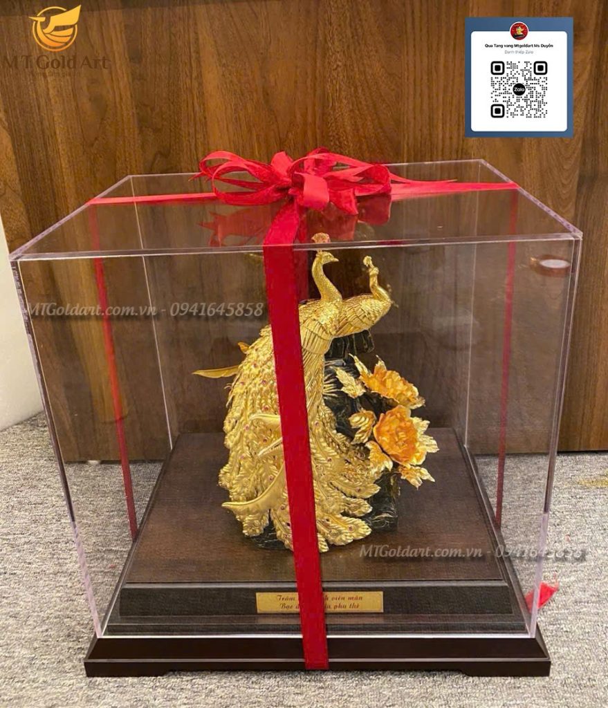 quà cưới ý nghĩa- tượng đôi chim công hoa mẫu đơn dát vàng
