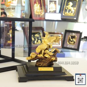 quà tặng kỷ niệm ngày cưới ý nghĩa- tượng tùng hạc hiên diên dát vàng