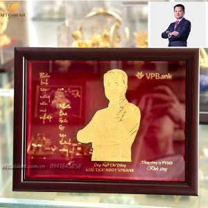 qua tang lanh dao doi tac ong Ngo Chi Dung Chu Tich HDQT VPBANK tranh chan dung dat vang2